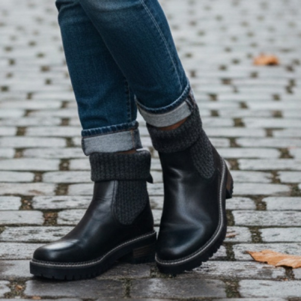 Universal Thread Daphne Black sock ankle boots lug sole knit cuff women’s Sz:9